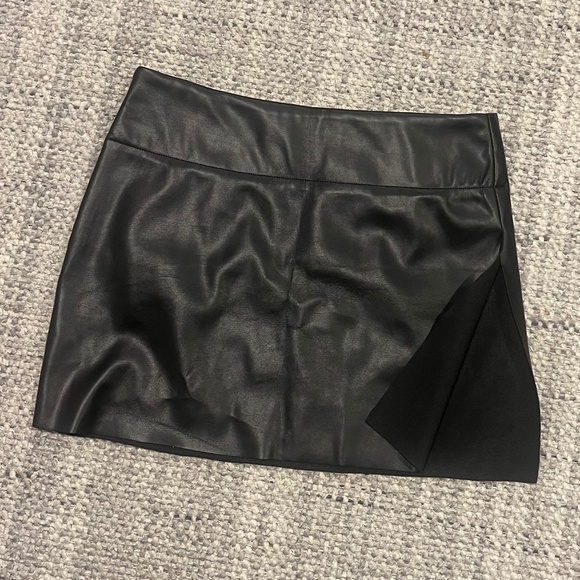 Tiger Mist Black Faux Leather Mini Skirt with Side Slit Size Small - Picture 1 of 5